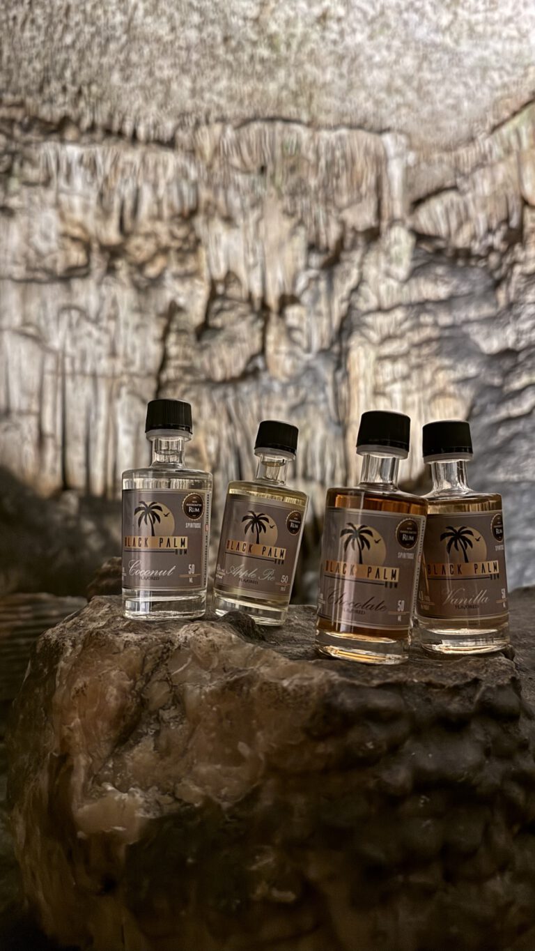 Black Palm Minis in der Tropfsteinhöhle