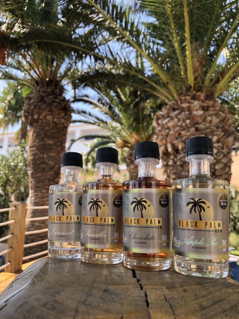 Black Palm Minis unter Palmen